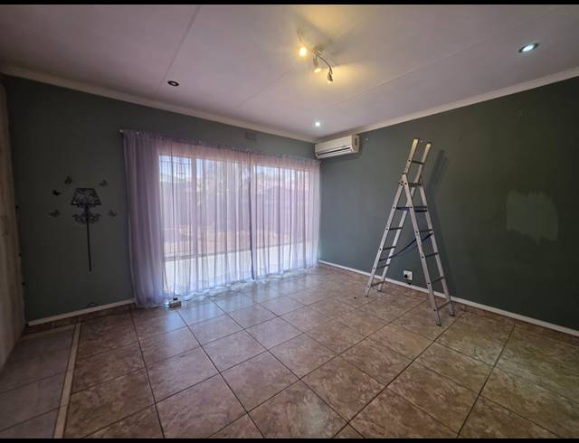 3 BEDROOM HOUSE FOR SALE IN VANDERBIJLPARK SE 2
